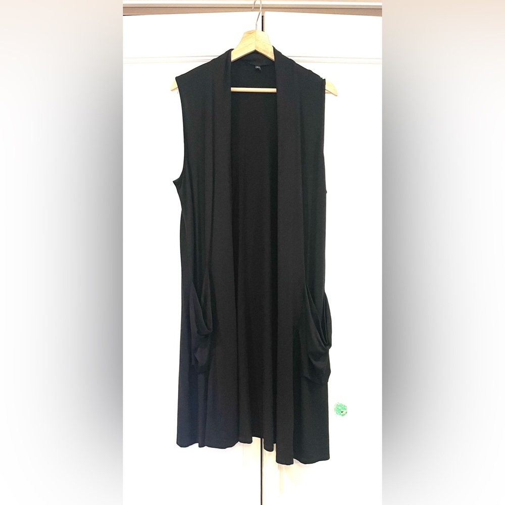 Eileen Fisher long vest size L with pockets